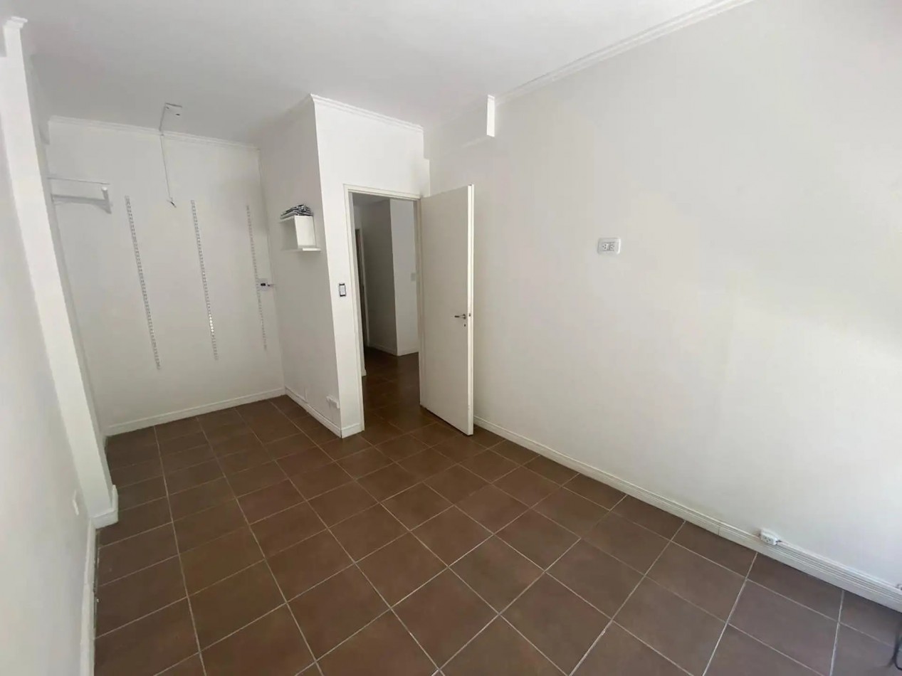 DEPARTAMENTO DOS AMBIENTES CON PATIO PROPIO EN QUILMES CENTRO