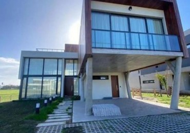 Casa en venta 5 ambientes Greenville Polo & Resort
