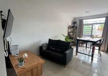 Imperdible 3 ambientes primer piso por escalera en Quilmes