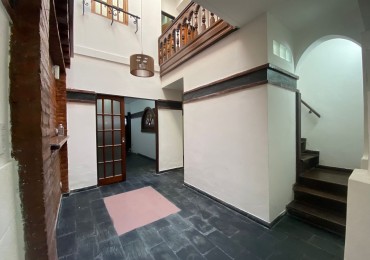 Triplex EN VENTA frente a estacion Don Bosco con cochera apto credito